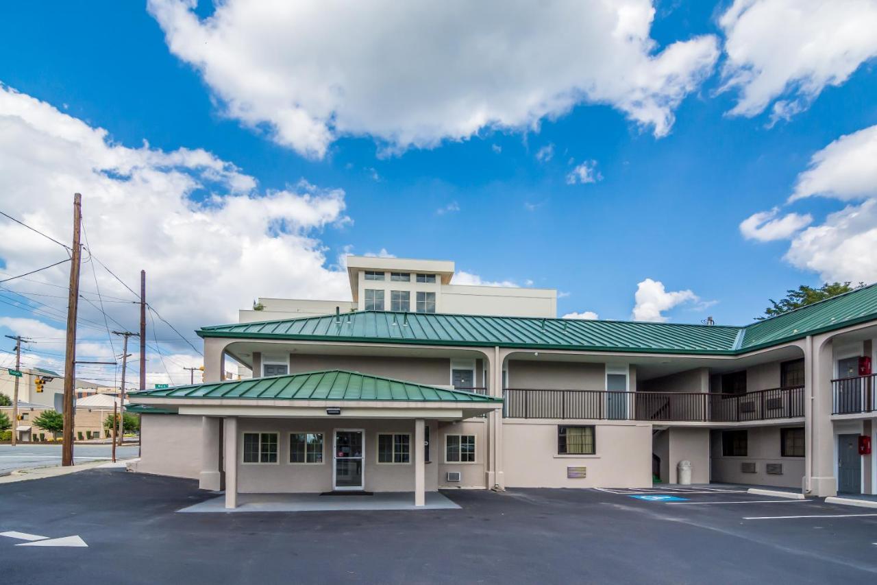 The Townhouse Inn High Point Bagian luar foto