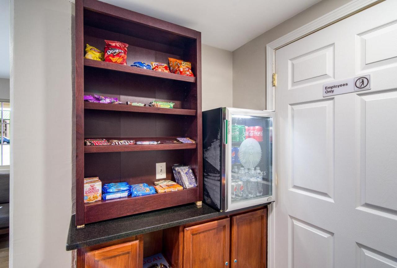The Townhouse Inn High Point Bagian luar foto